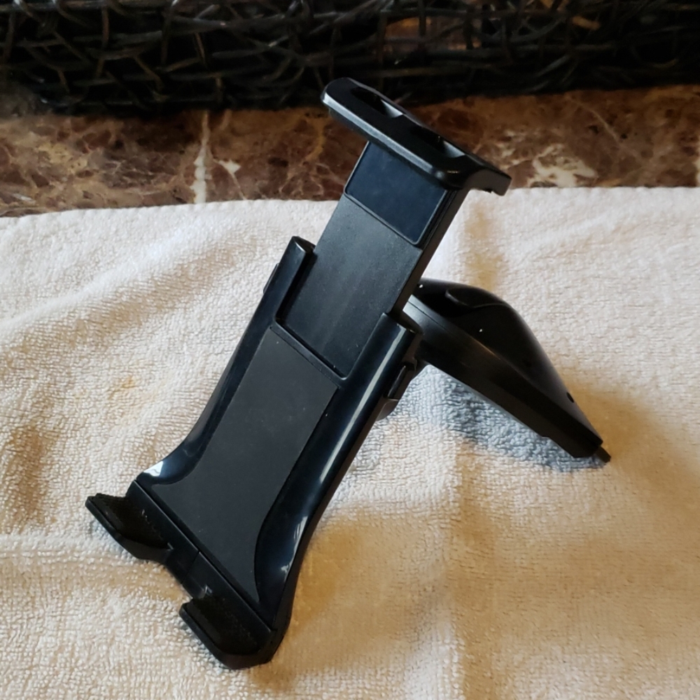 Cell phon holder / fits in CD player slot with no